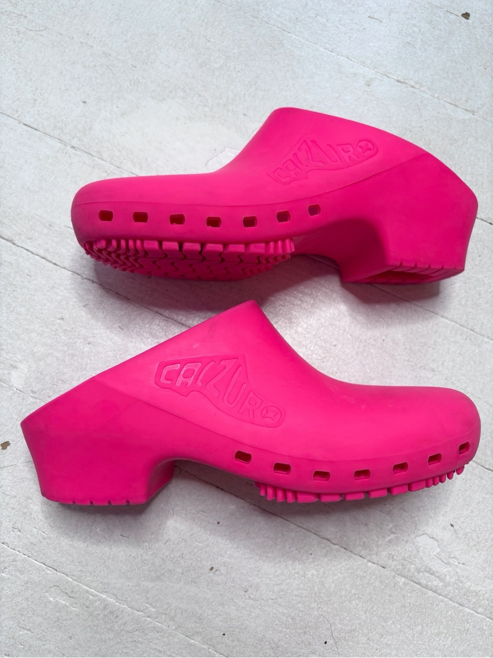 Calzura Classic Hot Pink Rubber Clogs Size 37/38 EUC